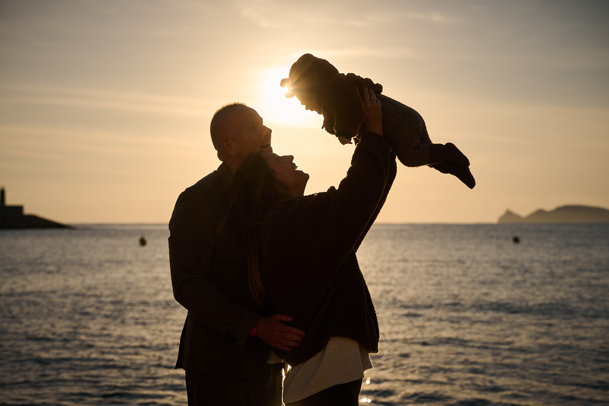 Martin Limbeck mit Sohn am Strand in Spanien